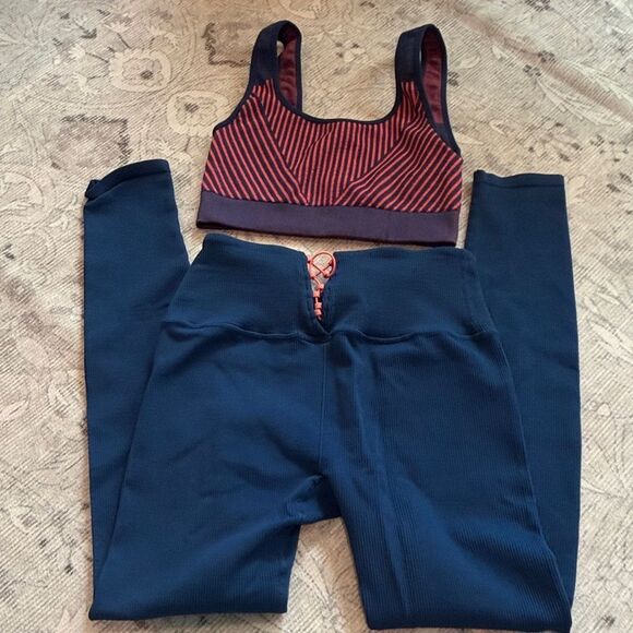 Fabletics ribbed workout Set S - Picture 1 of 2